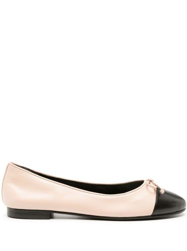 Ballet Flats With Bow Detail And Contrasting Toe In Leather Woman - Tory Burch - Modalova