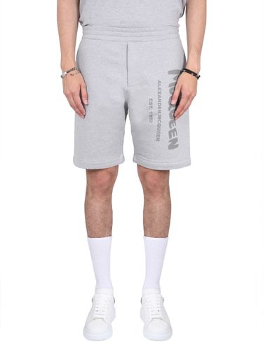 Bermuda Shorts With Graffiti Logo Print - Alexander McQueen - Modalova