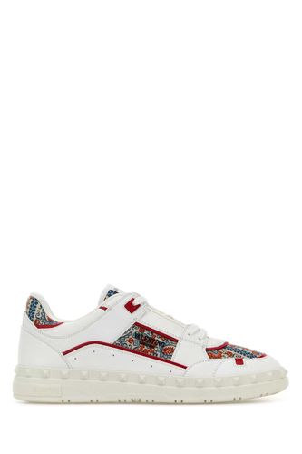 White Leather Freedots Sneakers - Valentino Garavani - Modalova