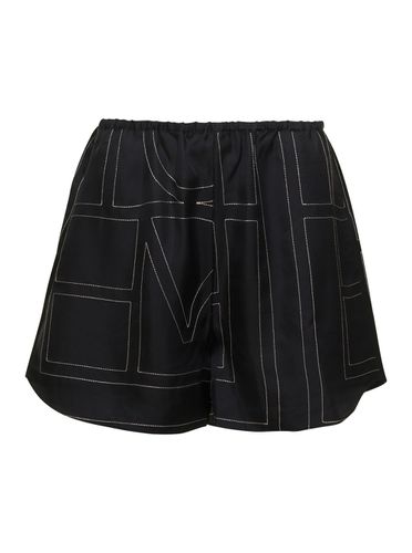 Shorts With Geometric Logo Print In Silk Woman - Totême - Modalova