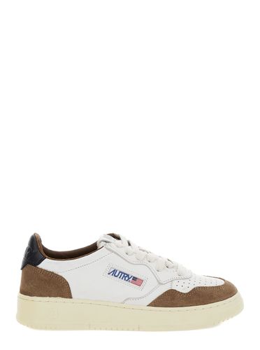 Medalist And Brown Low Top Sneakers With Logo Detail In Leather And Suede Woman - Autry - Modalova