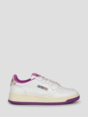 Medalist Low Sneakers In Leather - Autry - Modalova