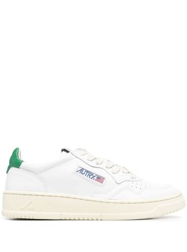 Medalist Low Top Sneakers With Contrasting Heel Tab In Leather Woman - Autry - Modalova