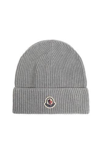 Moncler Logo Patch Knitted Beanie - Moncler - Modalova