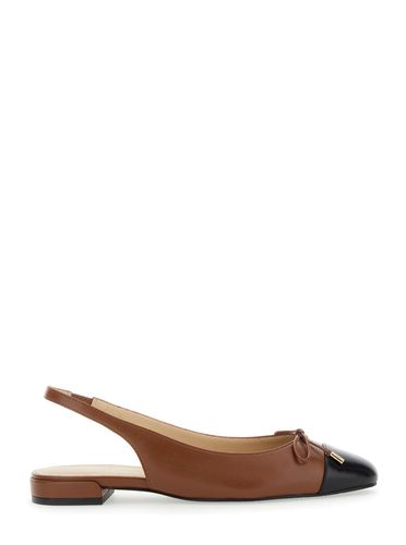 Slingback Ballet Shoes With Cap Toe And Bow Detail In Leather Woman - Stuart Weitzman - Modalova