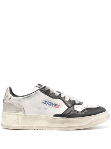 Super Vintage Medalist Low Sneakers In White, Silver And Leather - Autry - Modalova