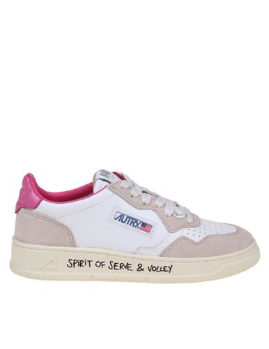 Sneakers In Fucsia And White Leather And Suede - Autry - Modalova