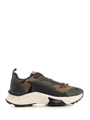 Sneaker Low Top True Act Camouflage - Valentino Garavani - Modalova