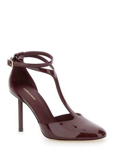 Lysandra Pumps With Logo Lettering On The Sole In Leather Woman - Ferragamo - Modalova