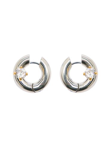 Arrow -colored Hoops Earrings With Crystals In Rhodium Pleated Brass Woman - Panconesi - Modalova