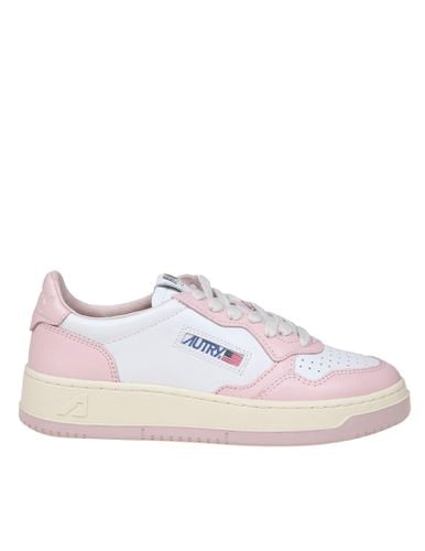 Medalist Sneakers In White/pink Leather - Autry - Modalova