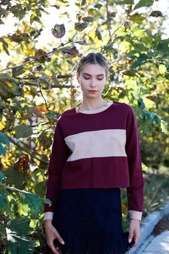 Burgundy Colorblock Long Sleeve Crop Top - KandyKouture - Modalova