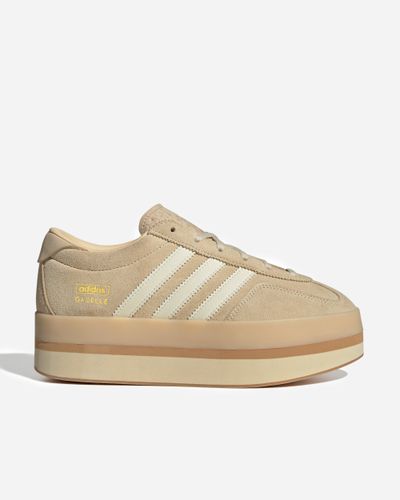 Gazelle Stack 43 1/3 - SANSTR/GUM/CREWHT - Adidas Ori - Modalova