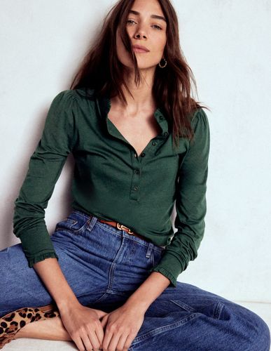 Top ultra-doux à col tunisien et volants-Vert pin - Boden - Modalova