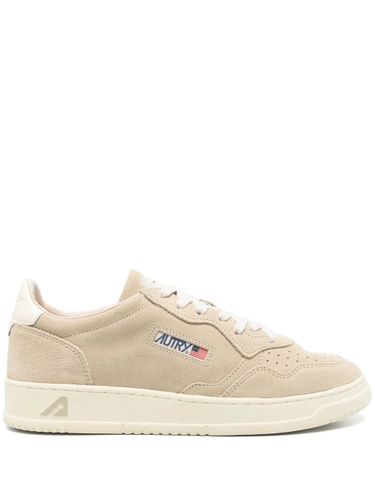 Medalist Low Sneaker aus beigefarbenem Wildleder - AUTRY - Modalova