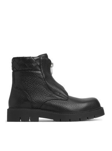 HADDOCK ANKLE BOOTS - Man - Bottega Veneta - Modalova