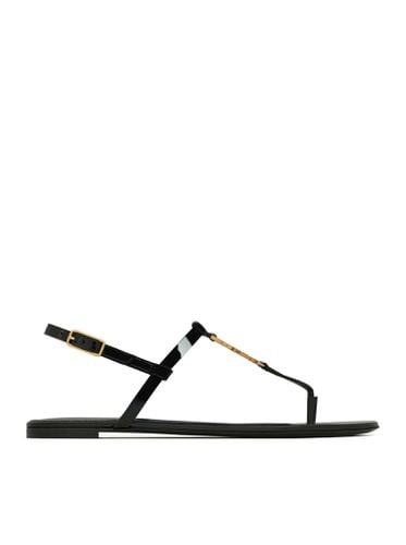 CASSANDRA FLAT SANDALS IN PATENT LEATHER WITH GOLD MONOGRAM - Woman - Saint Laurent - Modalova