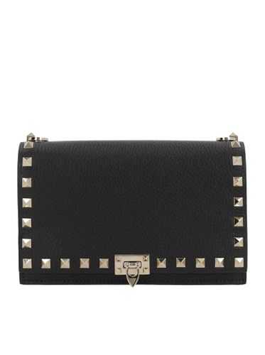 POUCH WITH ROCKSTUD CHAIN IN GRAINED CALFSKIN - Woman - Valentino Garavani - Modalova