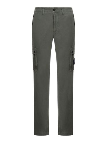 CARGO PANTS WITH LOGO PATCH AND POCKETS IN STRETCH COTTON - - Man - Stone Island - Modalova