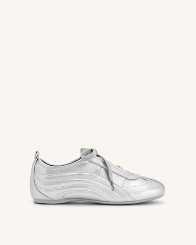 Ferne Streamlined Lustrous Sneakers - Silver - JW PEI - Modalova