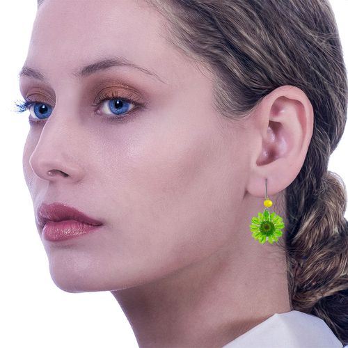 Flower Earrings Made From Green Daisy Petals I Anthos - Crafts of Soul - Modalova