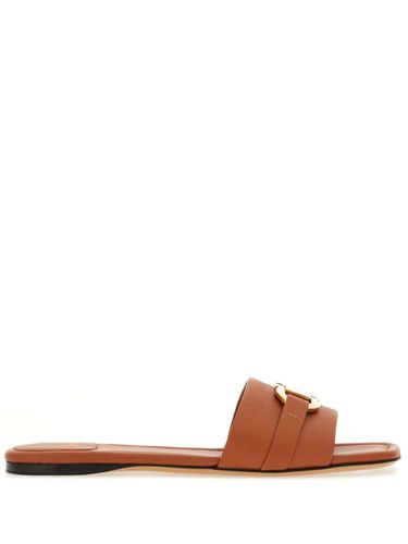 Gancini Leather Flat Sandals - Ferragamo - Modalova