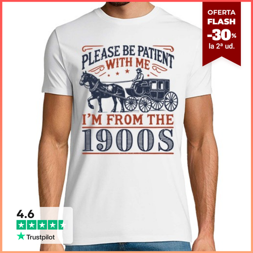 Camiseta Hombre Manga Corta PLEASE BE PATIENT IM FROM THE 1900s - latostadora.com - Modalova
