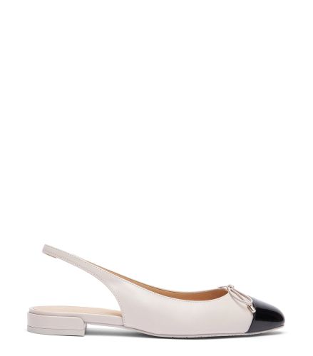 SLEEK BOW SLINGBACK FLAT, FLATS AND LOAFERS, /, SMOOTH CALF/PATENT - Stuart Weitzman - Modalova