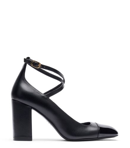 EDEN 85 STRAP PUMP, PUMPS, , SMOOTH CALF/PATENT - Stuart Weitzman - Modalova