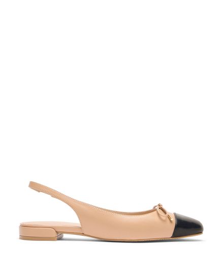 SLEEK BOW SLINGBACK FLAT, FLATS AND LOAFERS, /, DRESS NAPPA/LACQUERED NAPPA - Stuart Weitzman - Modalova