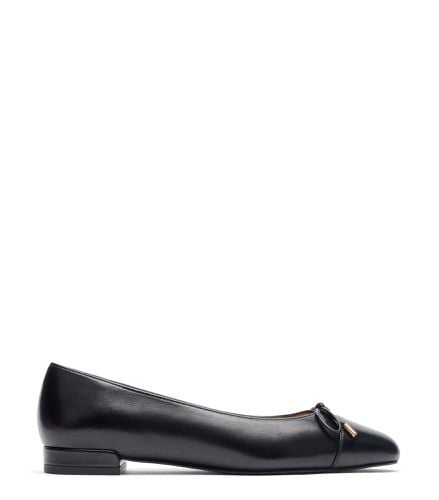 SLEEK BOW FLAT, FLATS AND LOAFERS, , DRESS NAPPA/LACQUERED NAPPA - Stuart Weitzman - Modalova