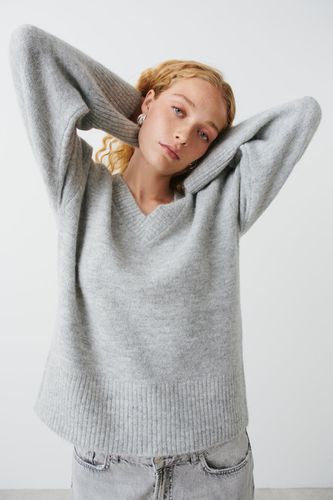 V-neck knitted sweater - Gina Tricot - Modalova