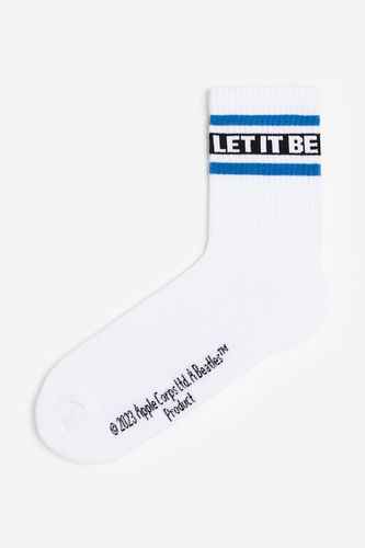 Socken mit Motiv Weiß/The Beatles in Größe 40/42. Farbe: - H&M - Modalova