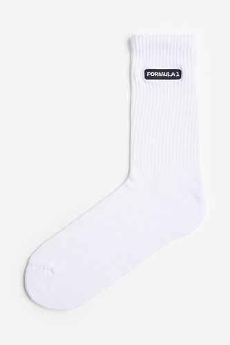 Socken mit Motiv Weiß/Formula 1 in Größe 37/39. Farbe: White/formula - H&M - Modalova
