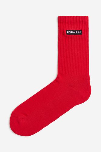 Socken mit Motiv Rot/Formula 1 in Größe 37/39. Farbe: Red/formula - H&M - Modalova