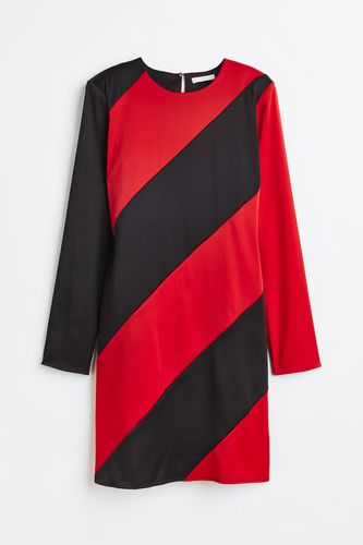 Kleid aus Crinklestoff Rot/Schwarz, Alltagskleider in Größe 38. Farbe: - H&M - Modalova
