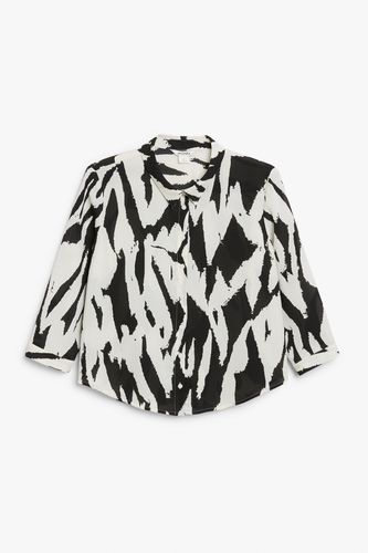 Kreppbluse mit abstraktem Tigerprint Abstrakter Tiger schwarz/weiß, Blusen in Größe S. Farbe: - Monki - Modalova