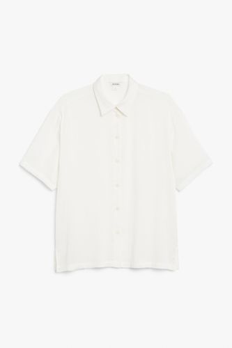 Strukturiertes Hemd mit kurzen Ärmeln Weiß, Freizeithemden in Größe XXS. Farbe: - Monki - Modalova