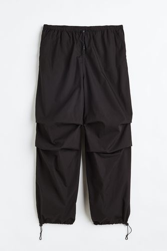 Fallschirmhose Schwarz, Chinohosen in Größe M. Farbe: - H&M - Modalova