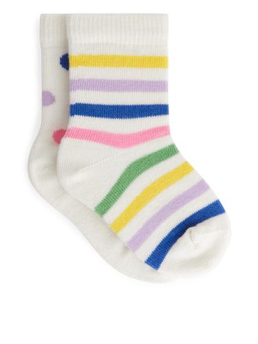 Socken mit Polka Dots, 2 Paare weiß/bunt in Größe 10/12. Farbe: - Arket - Modalova