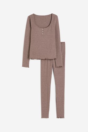 Schlafshirt und Hose Taupemeliert, Pyjama-Sets in Größe XL. Farbe: - H&M - Modalova