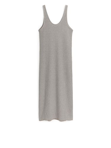 Midi-Kleid aus Rippstrick Taupe, Alltagskleider in Größe L. Farbe: - Arket - Modalova