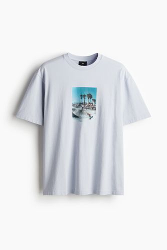 Bedrucktes T-Shirt in Loose Fit Hellblau/Skateboarder Größe XL. Farbe: - H&M - Modalova