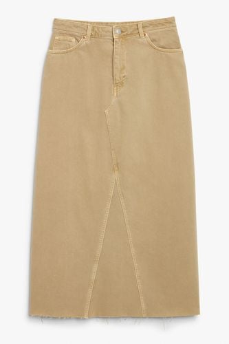 Jeansrock mit ausgefranstem Saum Gedämpftes Beige, Röcke in Größe 38. Farbe: - Monki - Modalova