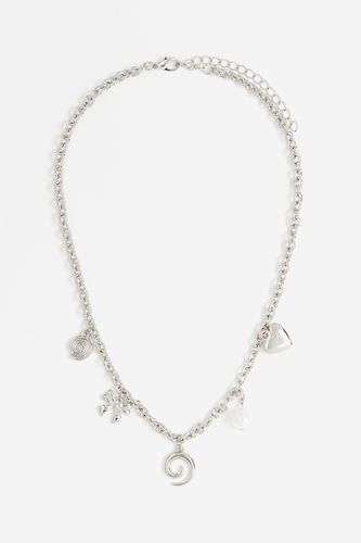 Halskette mit Anhänger Silberfarben/Wirbel, Halsketten in Größe Onesize. Farbe: - H&M - Modalova