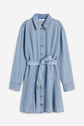 Blusenkleid aus Denim Helles Denimblau, Alltagskleider in Größe XL. Farbe: - H&M - Modalova