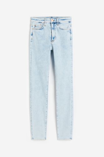 True To You Skinny Ultra High Ankle Jeans Blasses Denimblau in Größe 4XL. Farbe: - H&M - Modalova