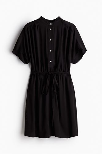 Kleid mit Bindegürtel Schwarz, Alltagskleider in Größe XS. Farbe: - H&M - Modalova
