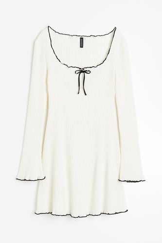 Geripptes Jerseykleid Weiß/Schwarz, Alltagskleider in Größe XL. Farbe: - H&M - Modalova