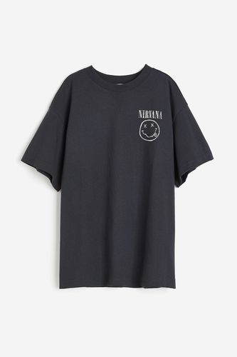 Langes T-Shirt mit Druck Dunkelgrau/Nirvana in Größe XS. Farbe: - H&M - Modalova